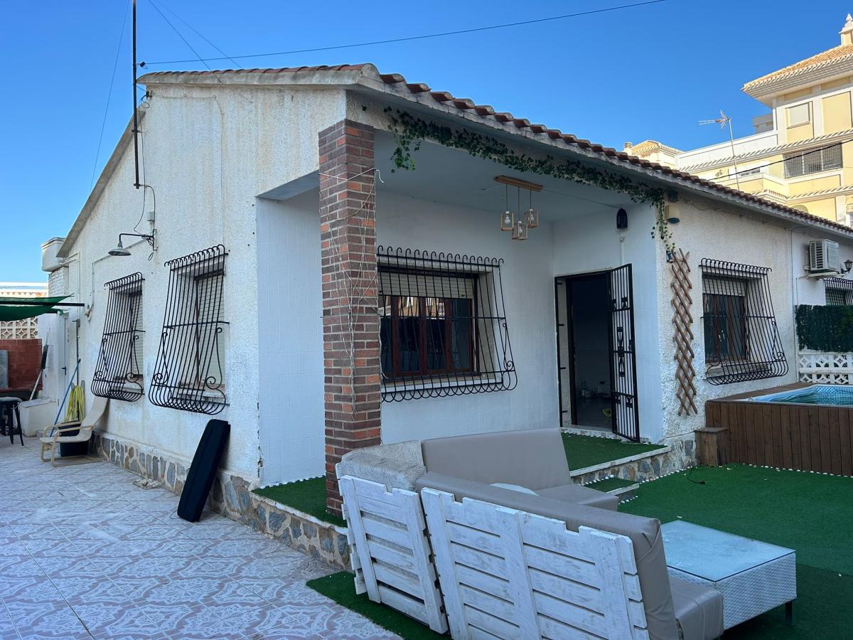 Verkoop. Geschakelde woning in Torre De La Horadada