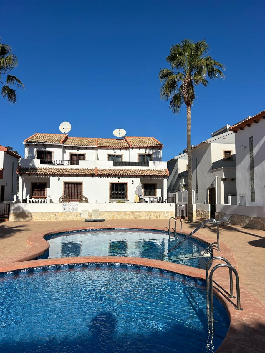 Vendita. Bifamiliare a Villamartin