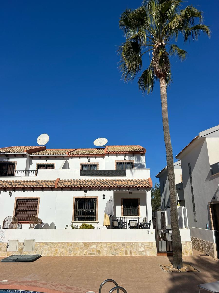 Vendita. Bifamiliare a Villamartin
