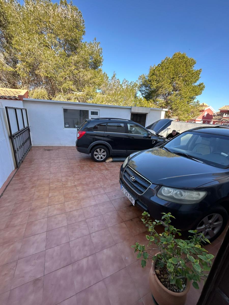 Vendita. Bifamiliare a Villamartin