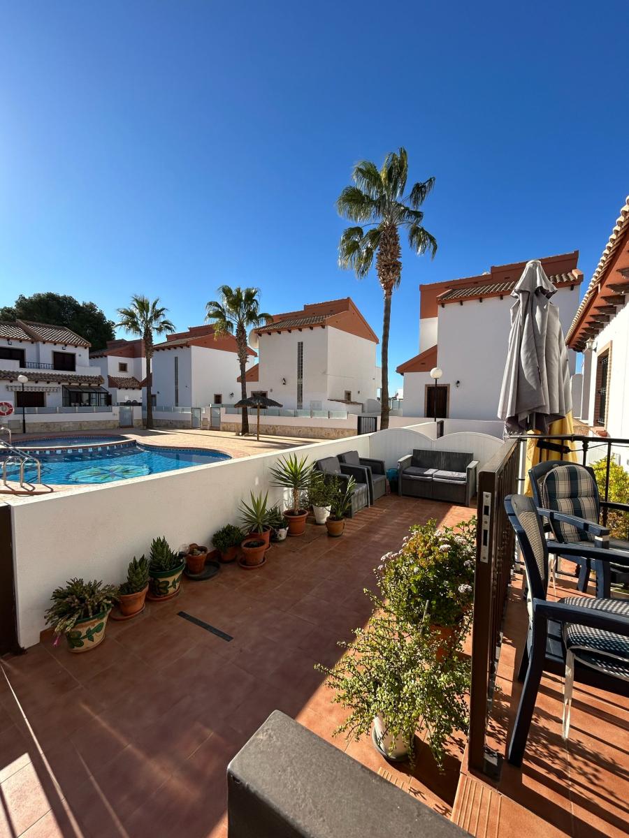 Vendita. Bifamiliare a Villamartin