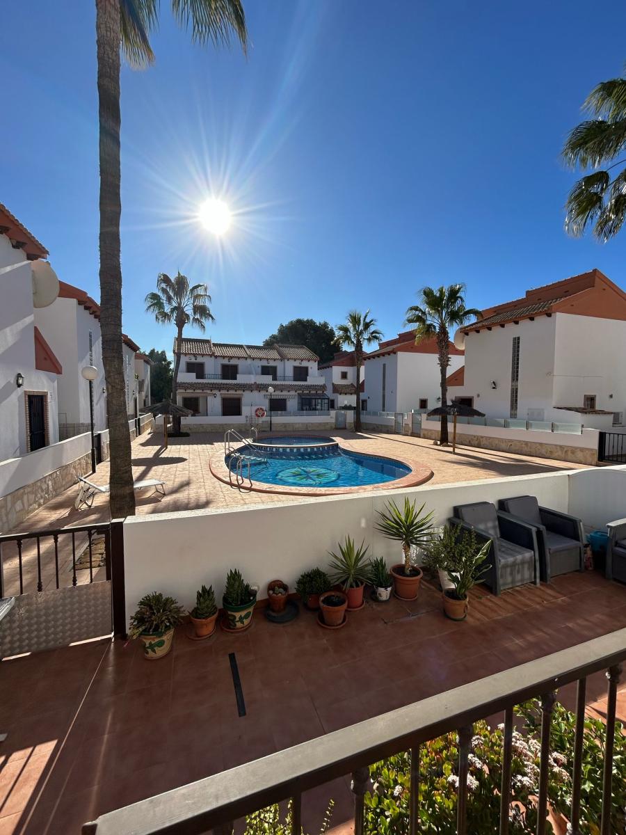 Vendita. Bifamiliare a Villamartin