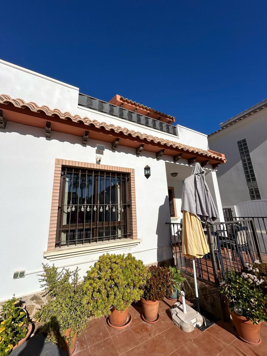 Vendita. Bifamiliare a Villamartin