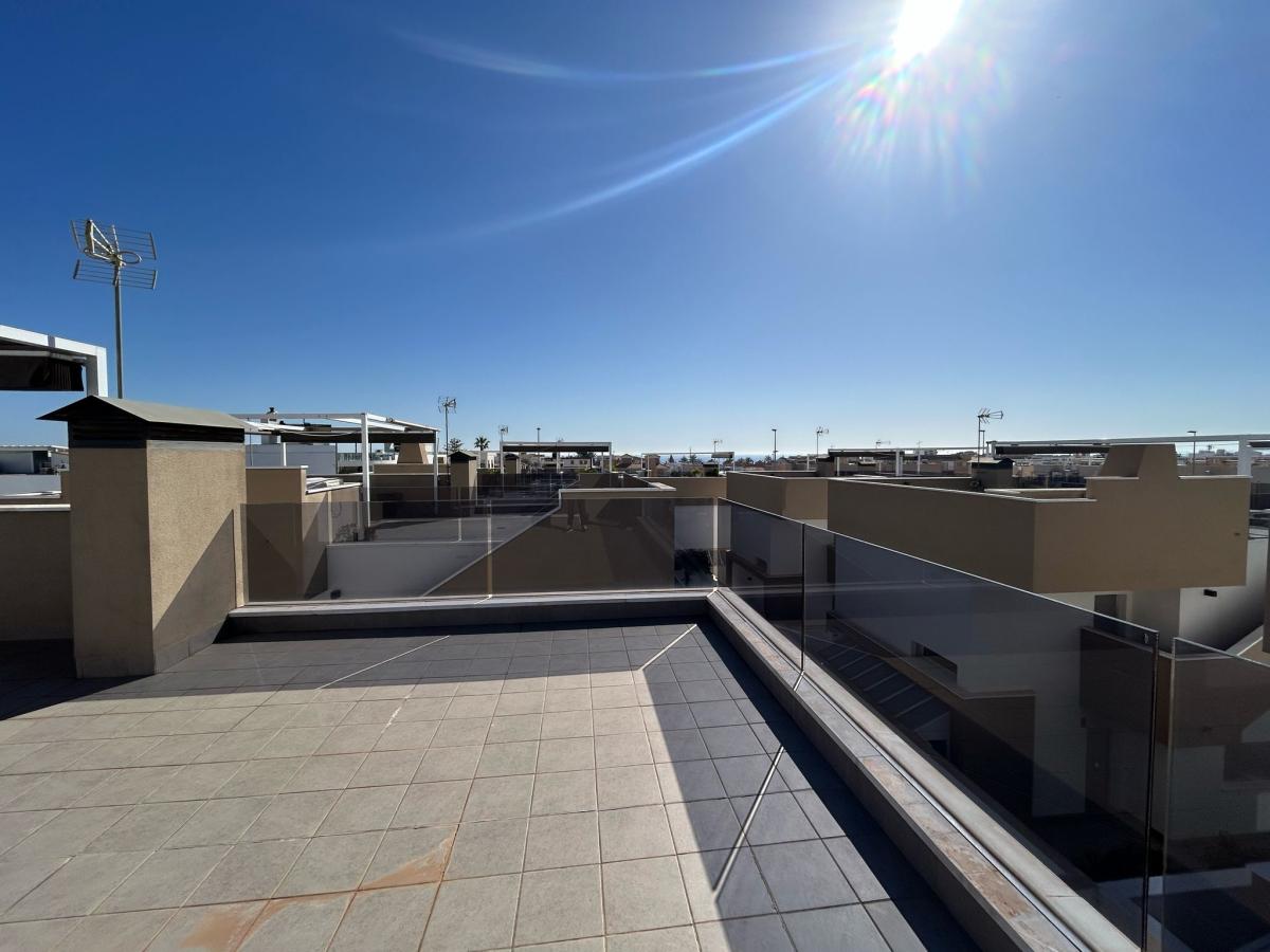 Verkoop. Villa in Torre De La Horadada