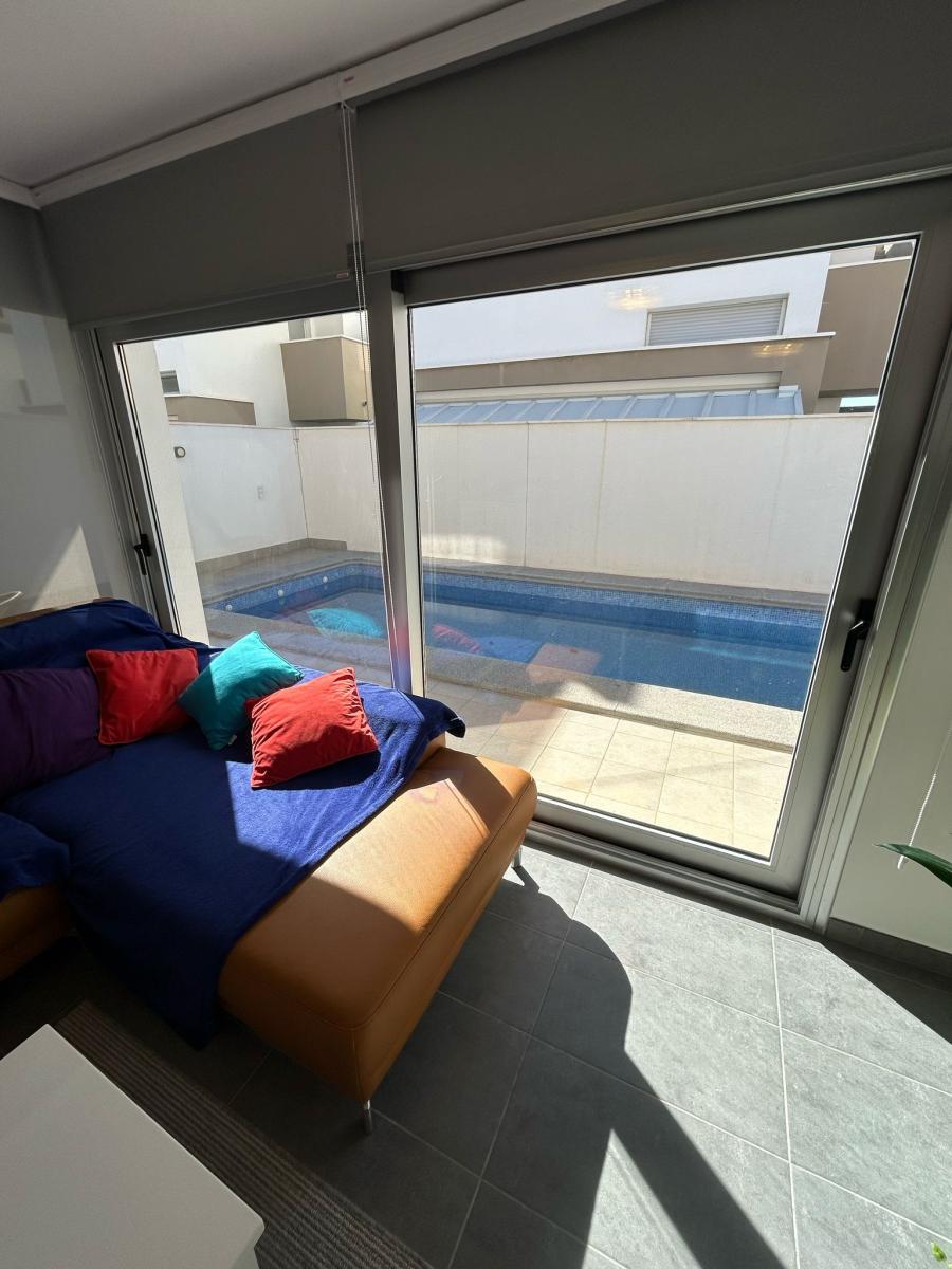 Verkoop. Villa in Torre De La Horadada