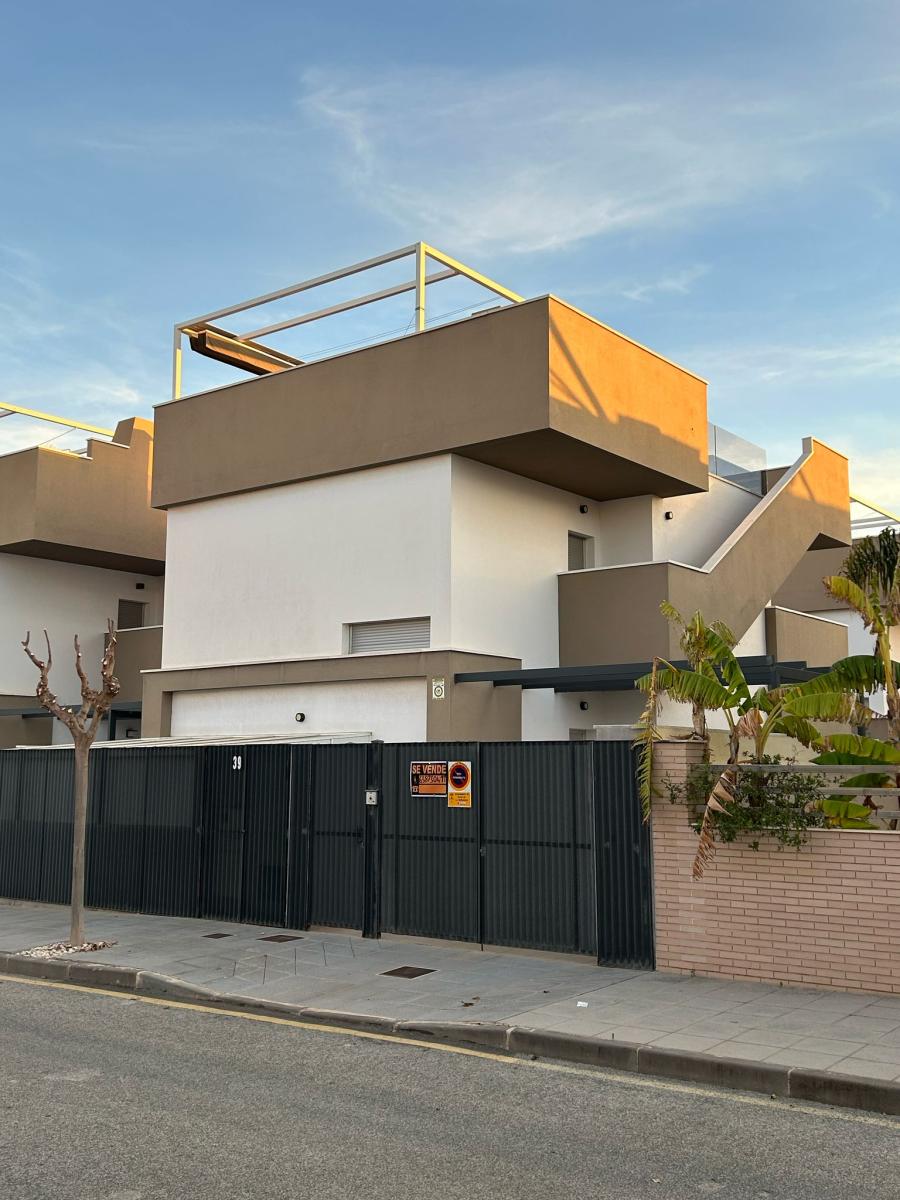 Verkoop. Villa in Torre De La Horadada