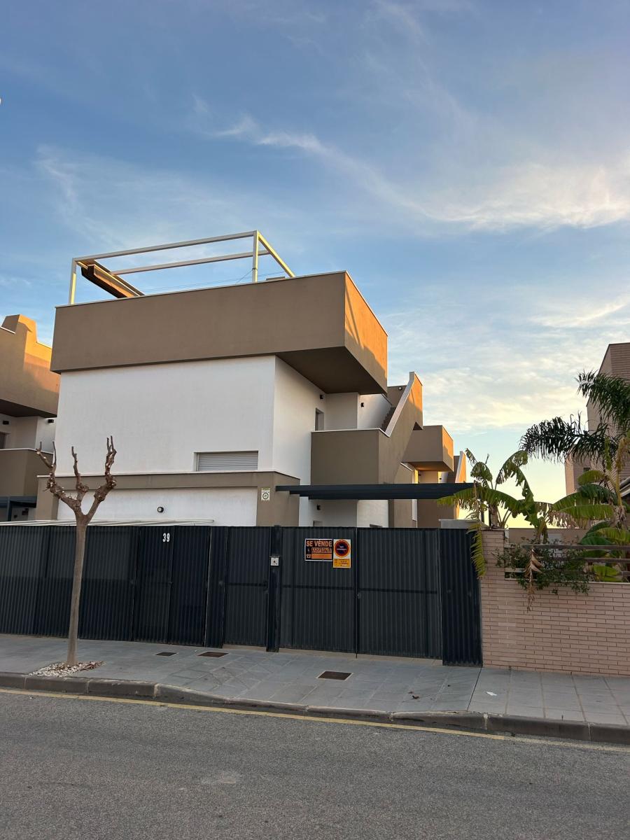 Verkoop. Villa in Torre De La Horadada