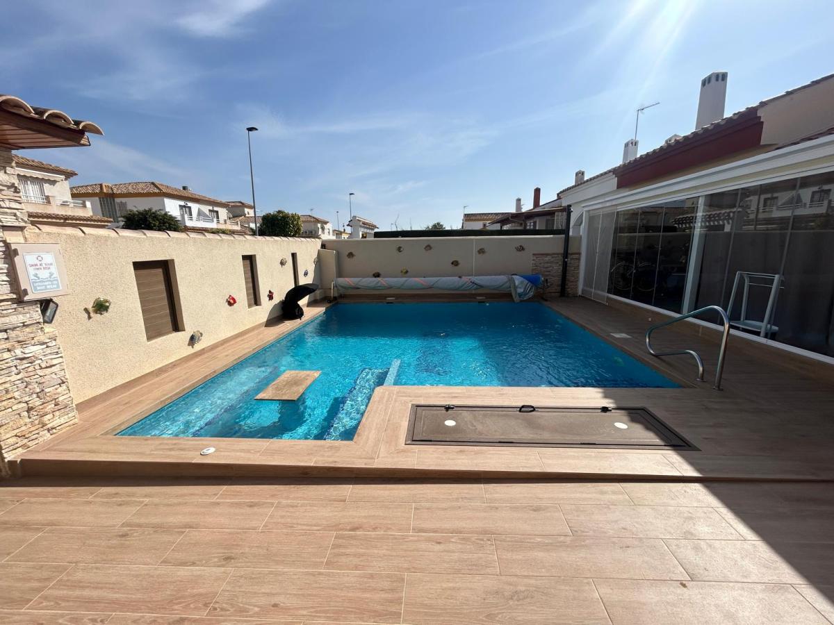 Verkoop. Geschakelde woning in Torre De La Horadada