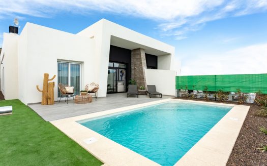 FANTASTIC MEDITERRANEAN VILLA ON GOLF COURSE CLOSE TO THE SEA