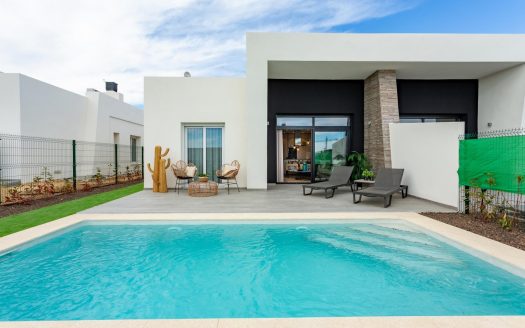 FANTASTIC MEDITERRANEAN VILLA ON GOLF COURSE CLOSE TO THE SEA