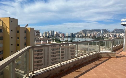 BEAUTIFUL PENTHOUSE WITH SEA VIEWS IN CALPE