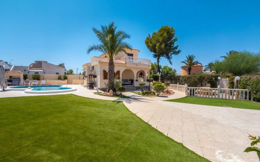 Villa for sale in Torrevieja