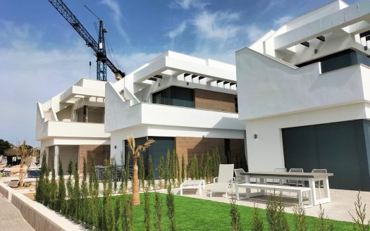 NEW BUILD VILLAS IN PILAR DE LA HORADADA ON THE GOLF COURSE