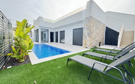 Villa for sale in Pilar De La Horadada
