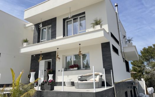 Villa for sale in Los Balcones