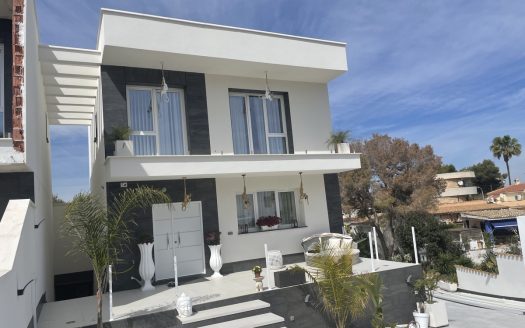 Villa for sale in Los Balcones
