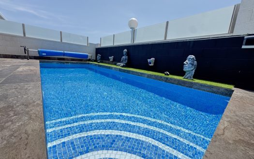 Villa for sale in Villamartin