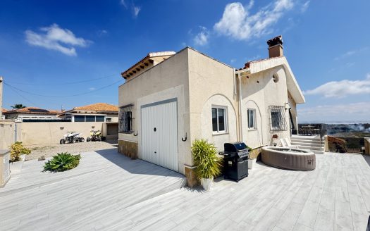 Villa for sale in San Miguel De Salinas