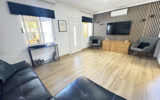 Villa for sale in Villamartin