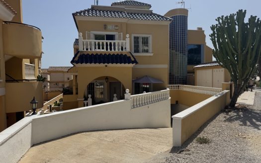 Villa for sale in Villamartin