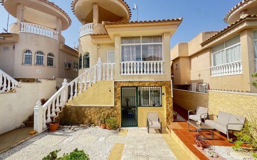 Villa for sale in Villamartin