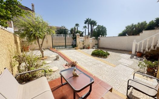 Villa for sale in Villamartin
