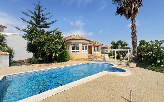 Villa for sale in San Miguel De Salinas