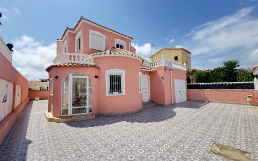 Villa for sale in La Florida