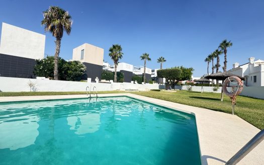 Bungalow for sale in Villamartin
