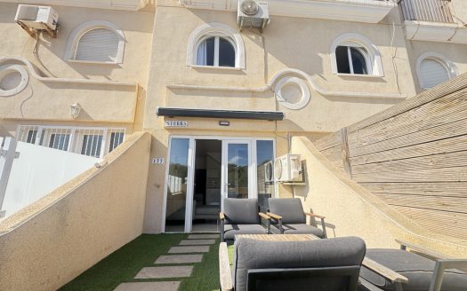 Townhouse for sale in Villamartin