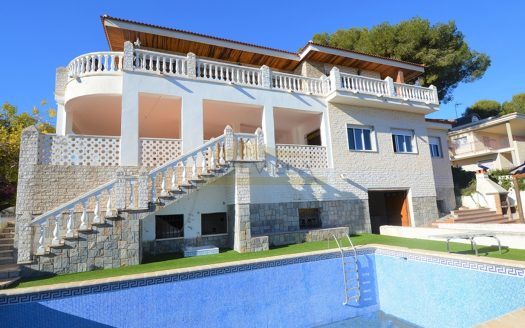 Villa for sale in Campoamor