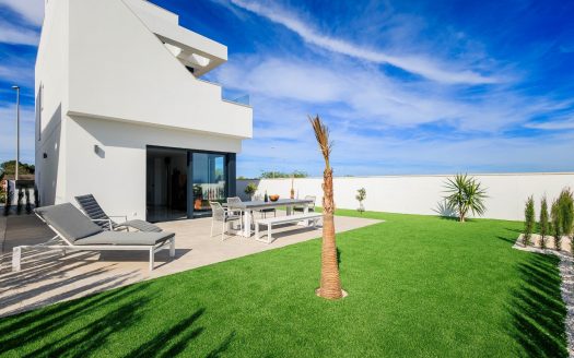 NEW BUILD VILLAS IN PILAR DE LA HORADADA ON THE GOLF COURSE
