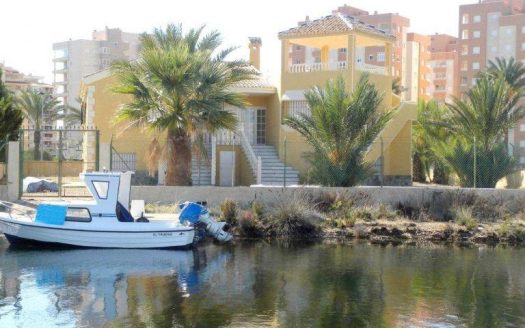 LUXURY VILLA WITH PRIVATE PIER