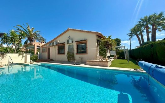 Villa for sale in Orihuela Costa