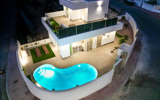 BEAUTIFUL BIG VILLA WITH VIEWS TO THE GOLF COURSE “LA MARQUESA”!