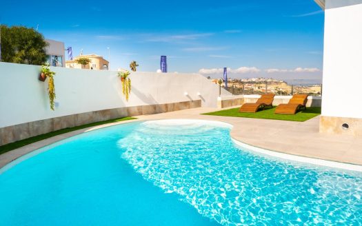 BEAUTIFUL BIG VILLA WITH VIEWS TO THE GOLF COURSE “LA MARQUESA”!
