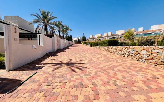 Elegant One-Level Townhouses with Private Pool in Peraleja Golf Resort – Costa Cálida