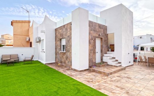 Bungalow for sale in Orihuela Costa