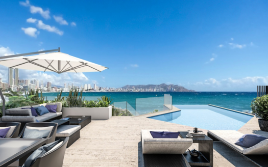FIRST LINE OF BEACH IN BENIDORM AND WITH PRIVATE POOL !!!