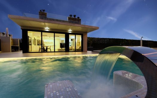 NEW CONSTRUCTION VILLAS 250 m FROM THE BEACH IN CAMPOAMOR