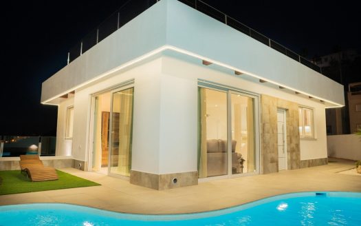 BEAUTIFUL VILLA WITH VIEWS TO THE GOLF COURSE “LA MARQUESA”!