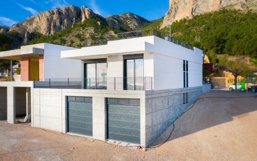 Brand new independent villas with sea views at Polop (Alicante province)