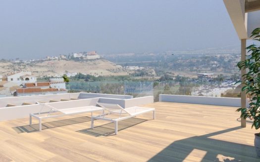 BEAUTIFUL VILLA WITH VIEWS TO THE GOLF COURSE “LA MARQUESA”!