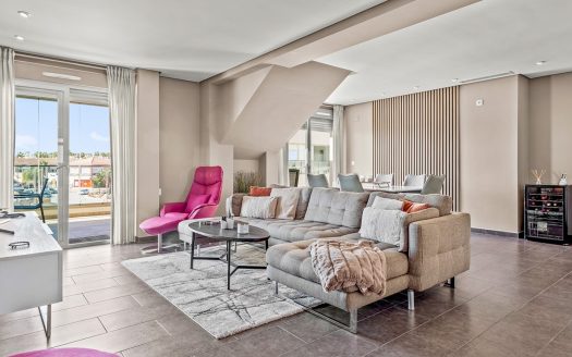 Penthouse for sale in Villamartin