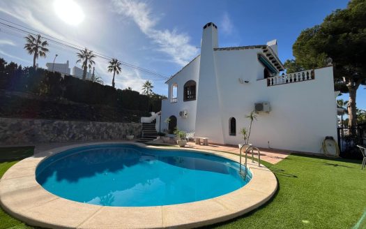 Villa for sale in Villamartin