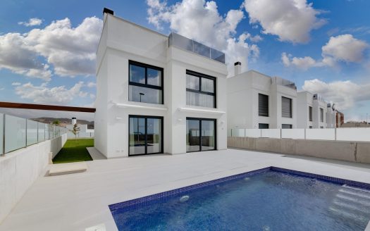 Development of independent new construction villas, with private pool and modern finishes.