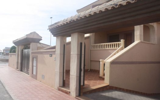 BEAUTIFUL TOWNHOUSE IN LOS ALTOS, TORREVIEJA