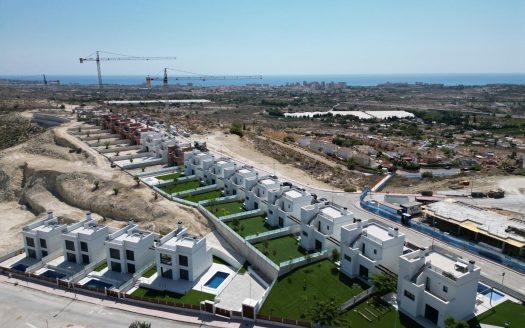 Development of independent new construction villas, with private pool and modern finishes.