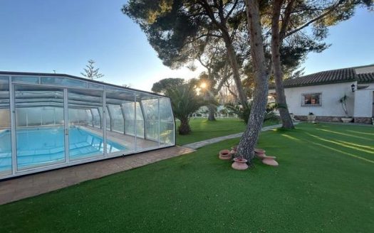 Villa for sale in Orihuela Costa