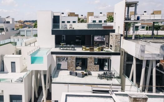 DESIGNER VILLA BY THE SEA